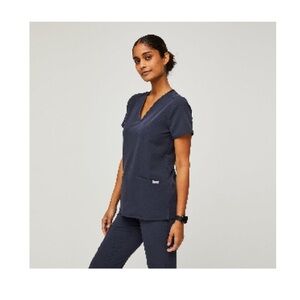 Figs Women’s Quiet Navy Casma Three-Pocket Scrub Top